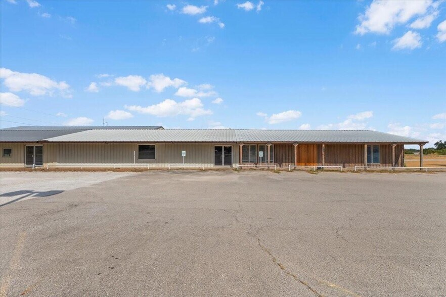 More Photos Of 3206 W Us Highway 377, Granbury Flex For Sale