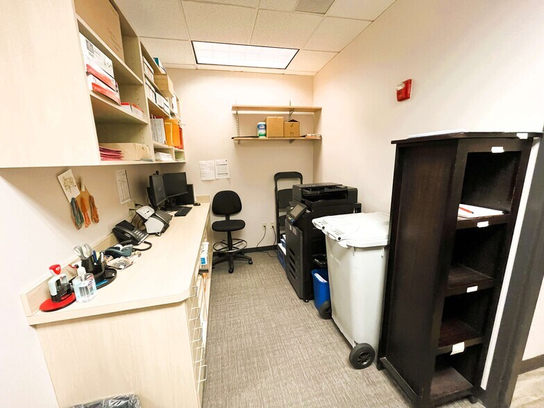 More Photos Of 20 Allen Ave, Webster Groves Office For Lease