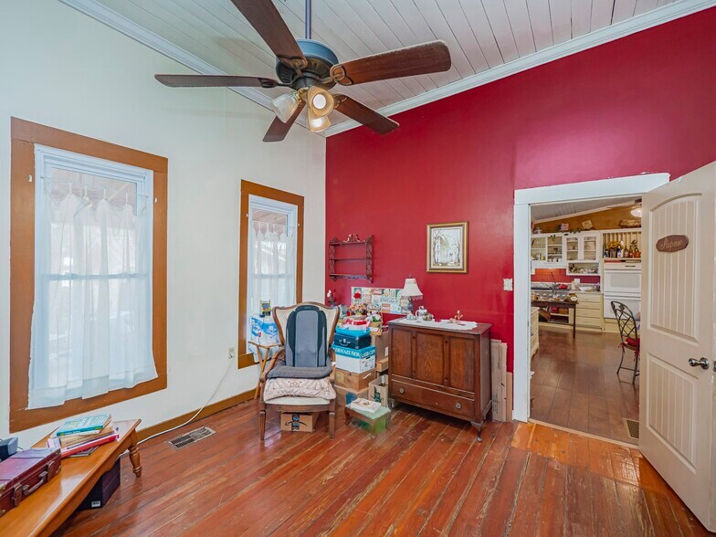 More Photos Of 1307 Wright St, Llano Freestanding For Sale