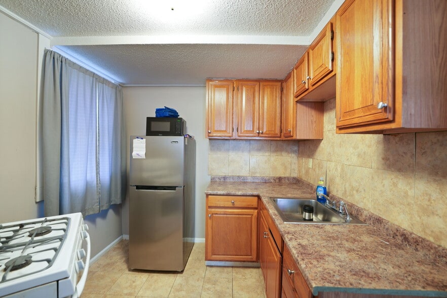 More Photos Of 110-114 County St, New Bedford Storefront Retail Residential For Sale