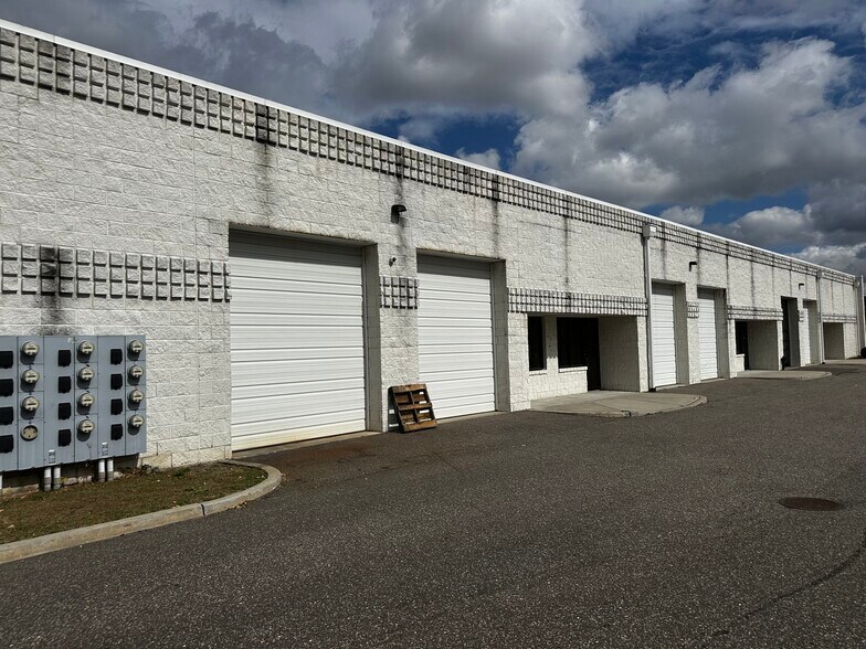 More Photos Of 1545 Ocean Ave, Bohemia Warehouse For Lease