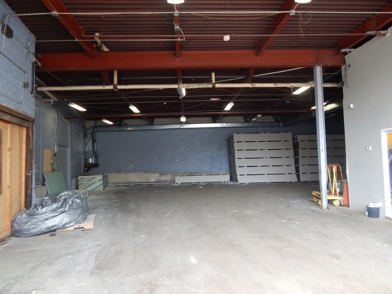 More Photos Of 209 Center St, Bridgeport Warehouse For Lease