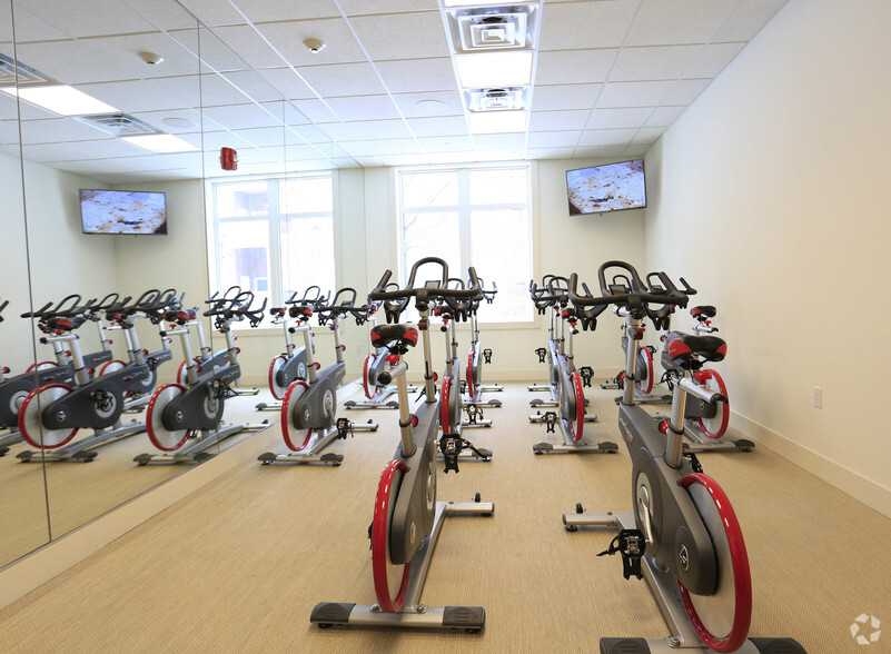 More Photos Of 515 West Ave, Norwalk Unknown For Lease