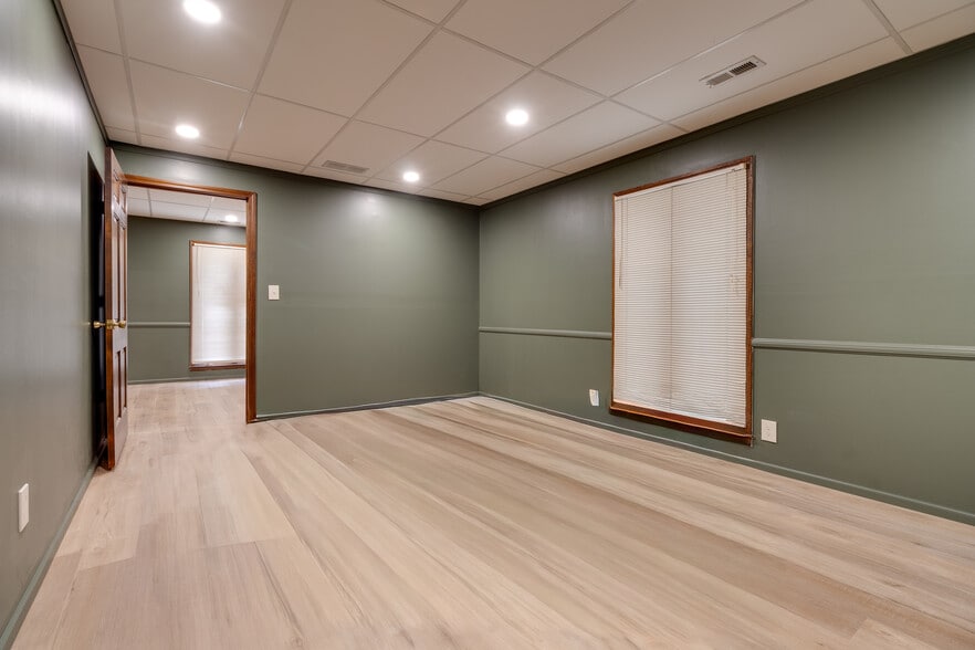More Photos Of 601 Missouri St, Lawrence Office For Lease