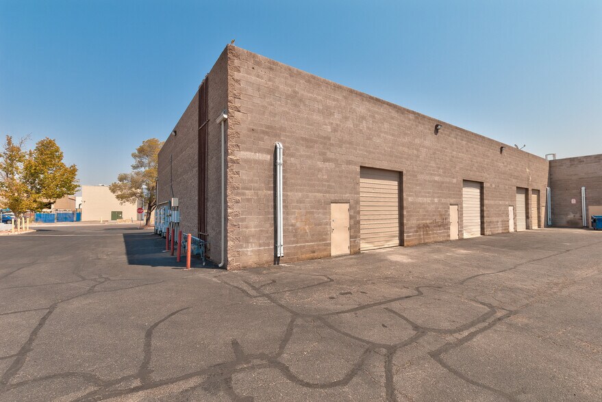 More Photos Of 4275 W Bell Dr, Las Vegas Light Manufacturing For Lease