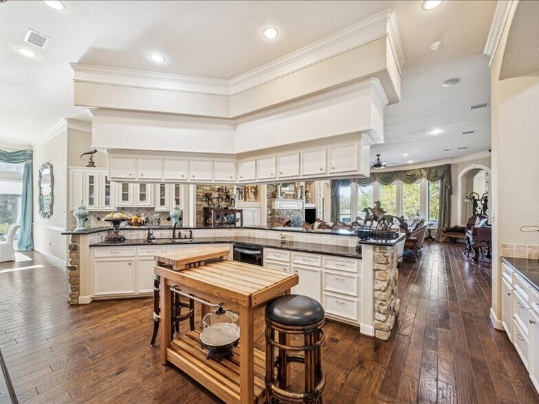 More Photos Of 16372 Highway 6, Navasota Specialty For Sale