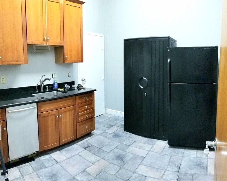 More Photos Of 1001 Riverside Dr, Palmetto Office For Lease
