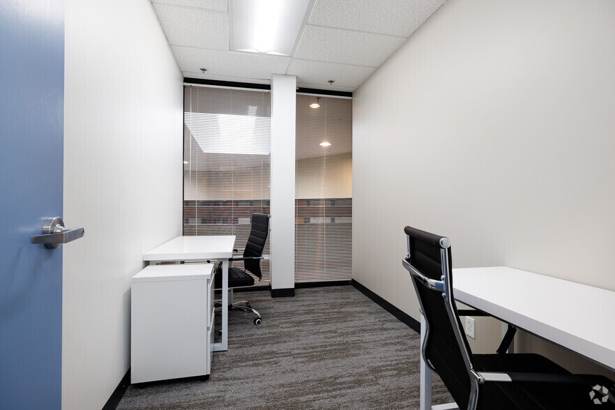 More Photos Of 2055 Craigshire Rd, Saint Louis Coworking Space