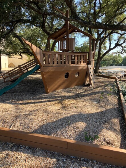 More Photos Of 220 Foremost Dr, Austin Schools For Lease