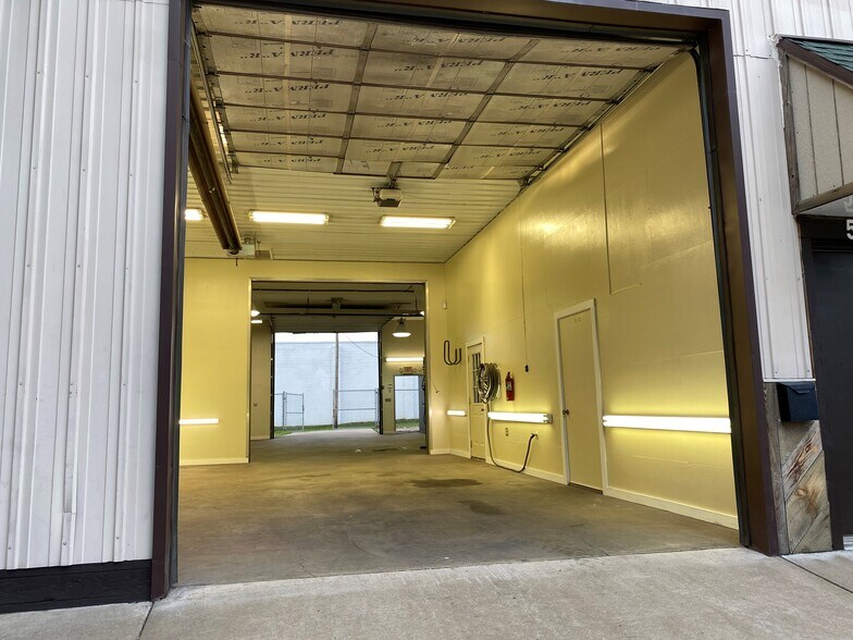 More Photos Of 529 32nd St, Parkersburg Warehouse For Lease
