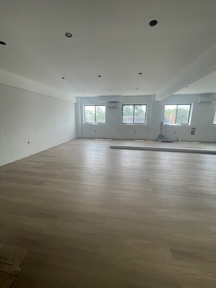 More Photos Of 351-357 Hempstead Tpke, West Hempstead Storefront Retail Office For Lease