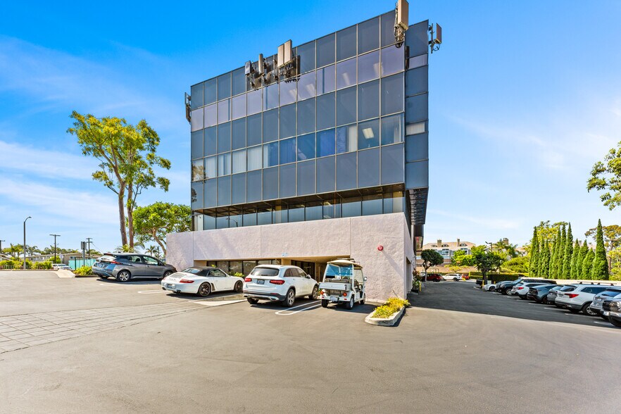 More Photos Of 20422 Beach Blvd, Huntington Beach Office For Sale