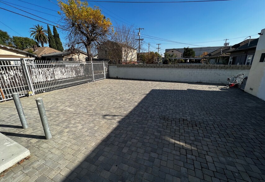 More Photos Of , Los Angeles Flex For Sale