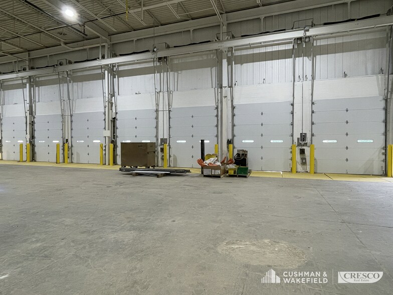 More Photos Of 700 Liverpool Dr, Valley City Manufacturing For Lease