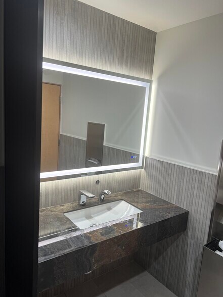 More Photos Of 9400-9414 Brighton Way, Beverly Hills Medical For Lease