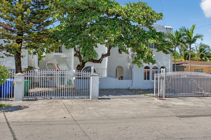 More Photos Of 1680 NW 22nd Ct, Miami Multifamily For Sale