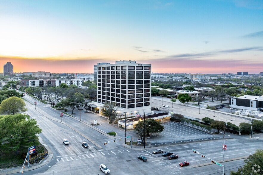 More Photos Of 7515 Greenville Ave, Dallas Medical For Lease