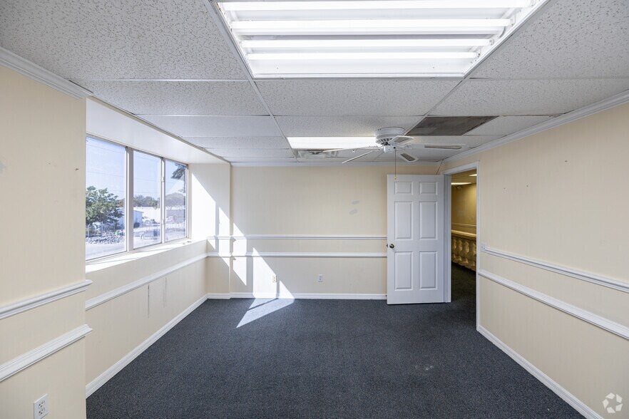 More Photos Of 2221 Corporation Blvd, Naples Light Manufacturing For Sale