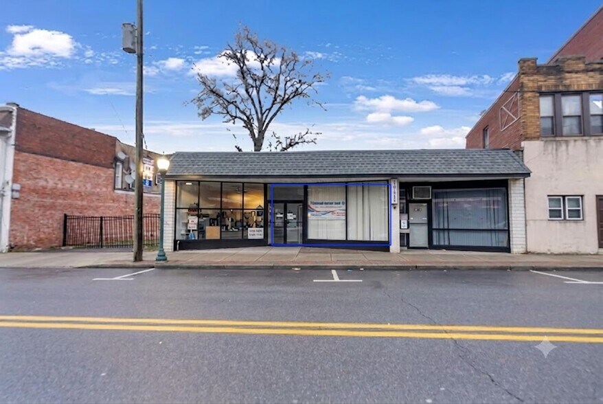 More Photos Of 236-238 Stuyvesant Ave, Lyndhurst Storefront Retail Residential For Lease