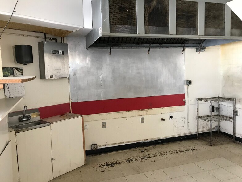 More Photos Of 1167 College Blvd, Pensacola Convenience Store For Sale