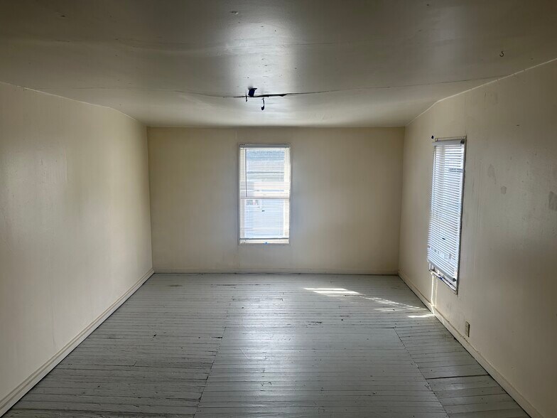 More Photos Of 142 W Main St, Windsor Apartments For Sale