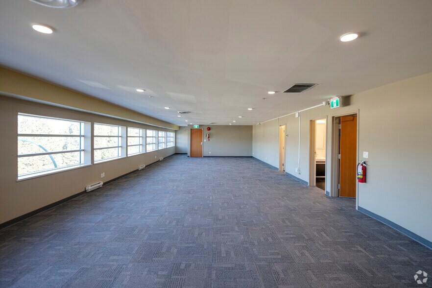 More Photos Of 112 6th Av E, Vancouver Unknown For Lease