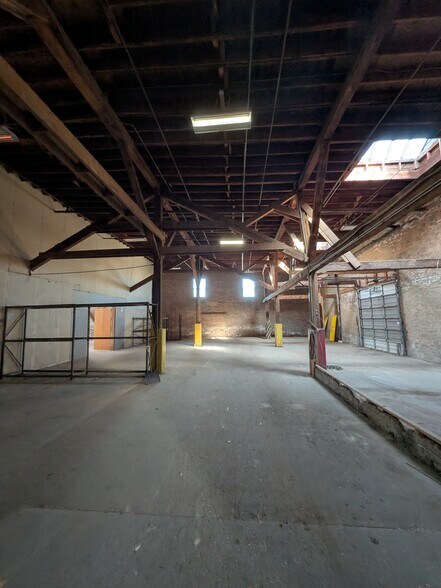 More Photos Of 1740 W Webster Ave, Chicago Light Manufacturing For Lease