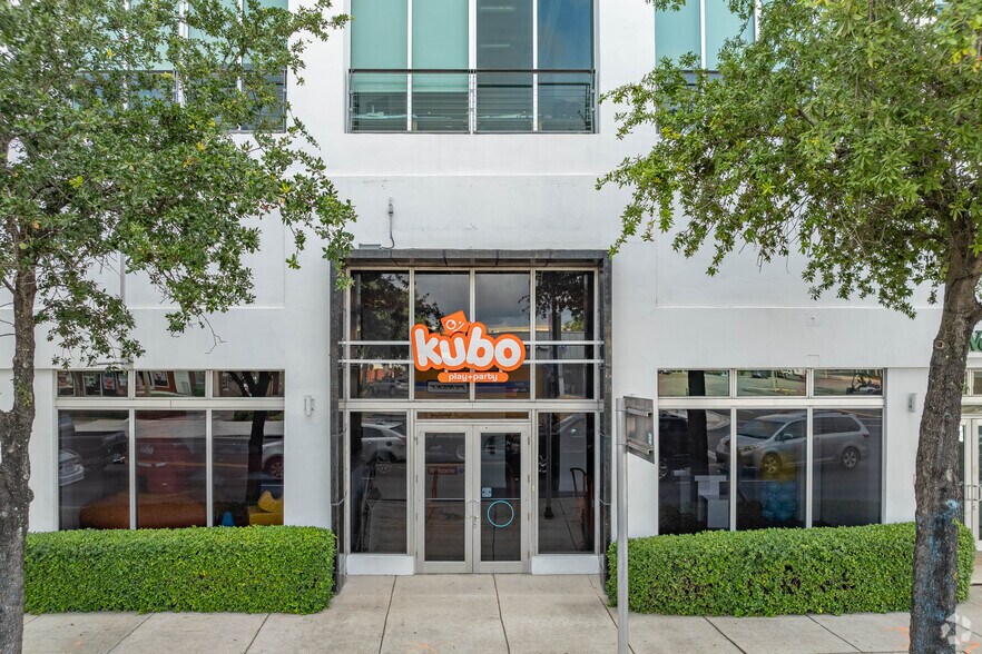 More Photos Of 8101 Biscayne Blvd, Miami Office For Sale