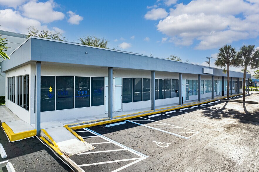 Primary Photo Of 665-695 S Federal Hwy, Deerfield Beach Unknown For Lease