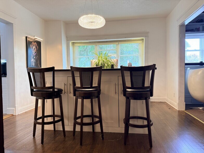 More Photos Of 2 Ash St E, Three Oaks General Retail For Sale