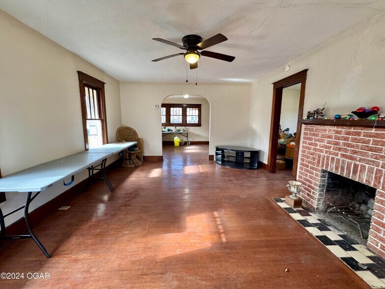 More Photos Of 2922 S Main St, Joplin Office For Sale