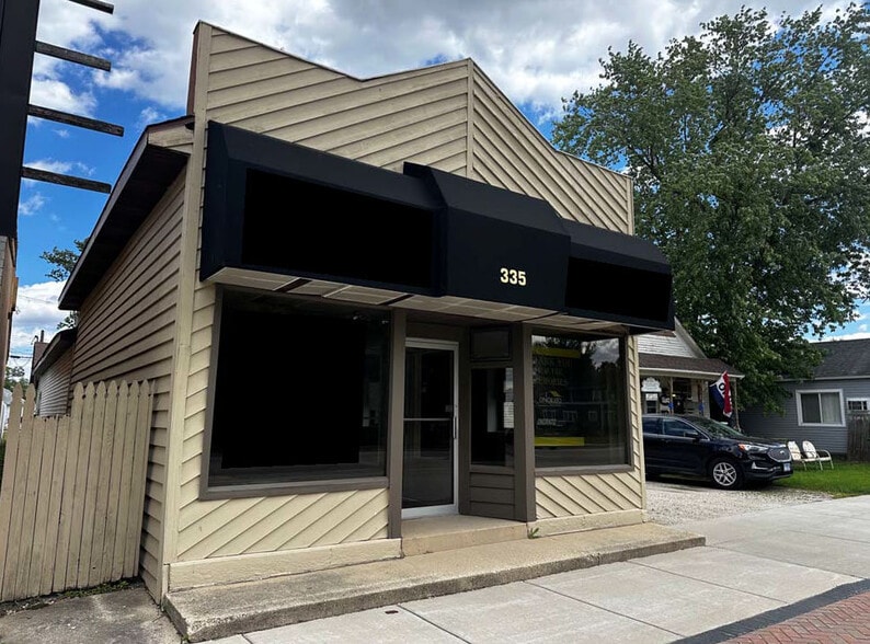 Primary Photo Of 335 S Broadway St, Coal City Office For Sale