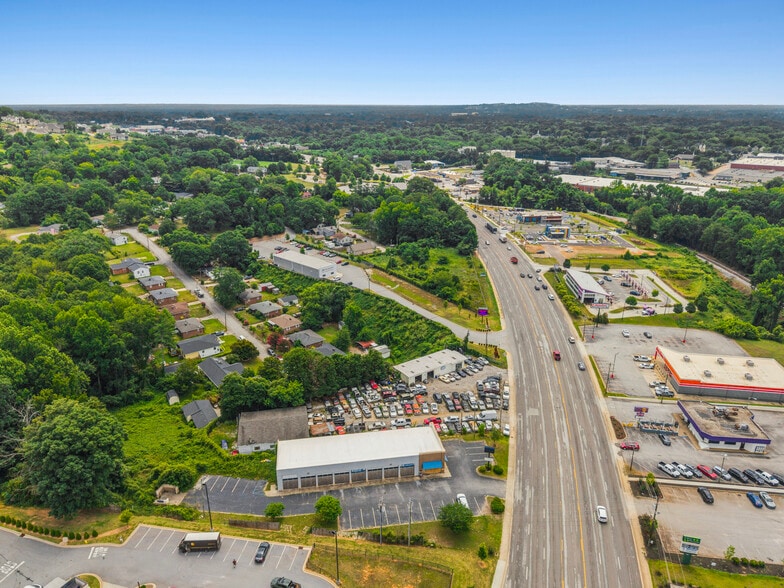 More Photos Of 3110 N Pleasantburg Dr, Greenville Auto Repair For Sale
