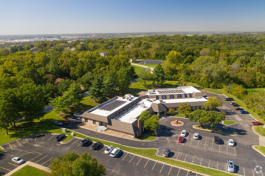 More Photos Of 4444 N Belleview Ave, Kansas City Unknown For Lease