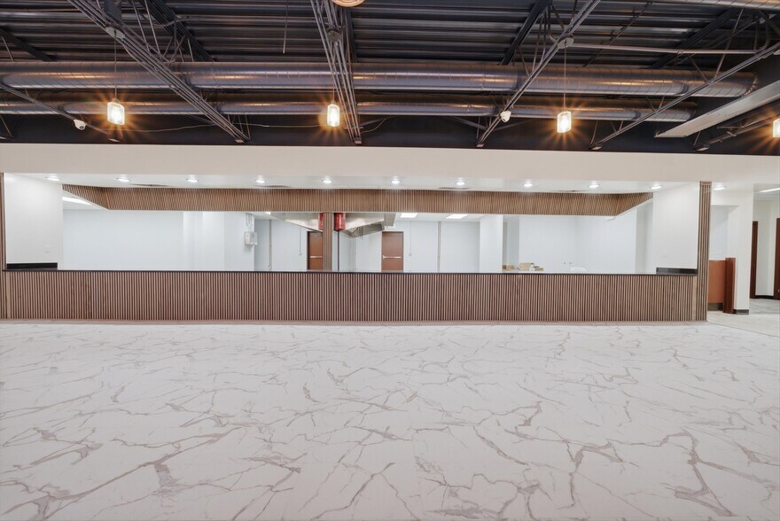 More Photos Of 2201 W Howard St, Chicago Restaurant For Lease