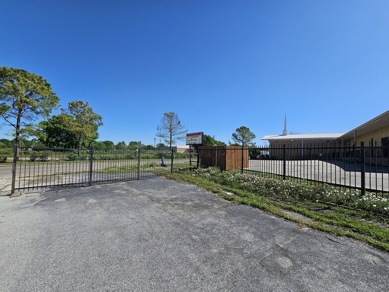 More Photos Of 10601 Martin Luther King Blvd, Houston Freestanding For Sale