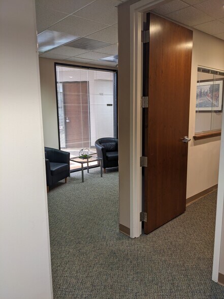 More Photos Of 1749 S Naperville Rd, Wheaton Medical For Lease