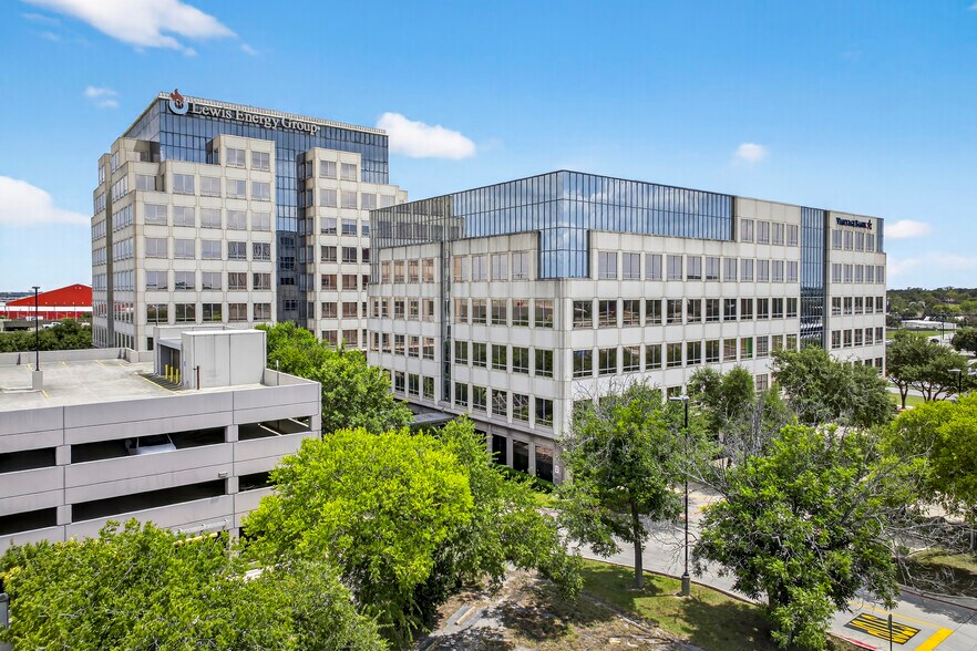 More Photos Of 10101 Reunion Pl, San Antonio Unknown For Lease