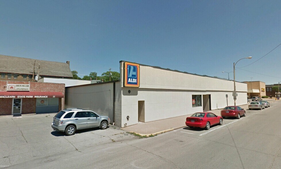 More Photos Of 927 1/2 Ave, Fort Madison General Retail For Lease