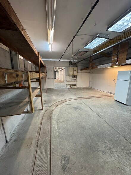 More Photos Of 140 Valley St, Tarrytown Warehouse For Lease