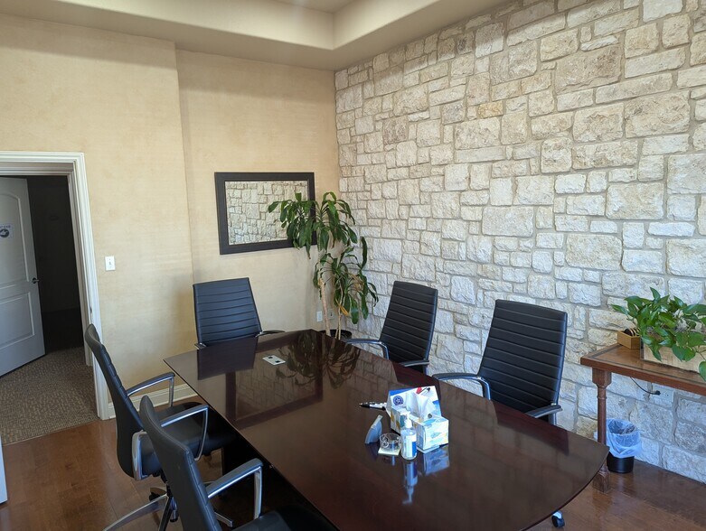 More Photos Of 1911 Corporate Dr, San Marcos Office For Lease