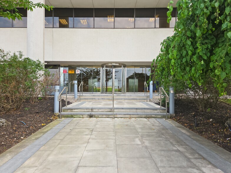 More Photos Of 2001 US Highway 46, Parsippany Coworking Space