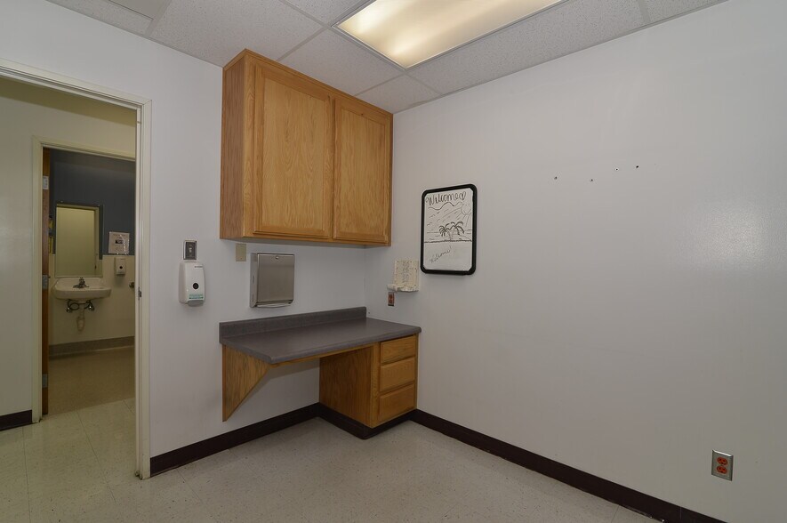 More Photos Of , Bakersfield Office For Sale