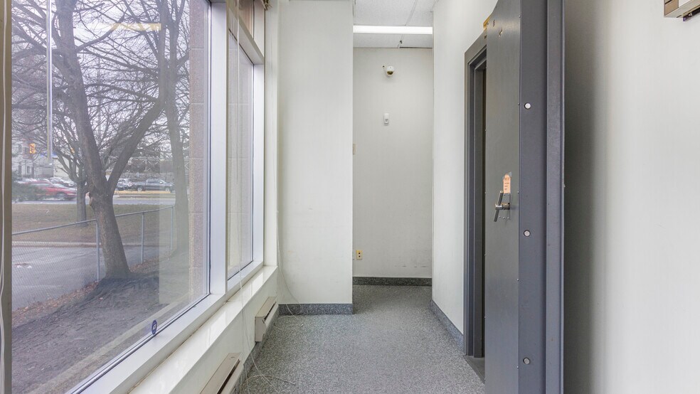 More Photos Of 918 Dundas St E, Mississauga Office For Lease