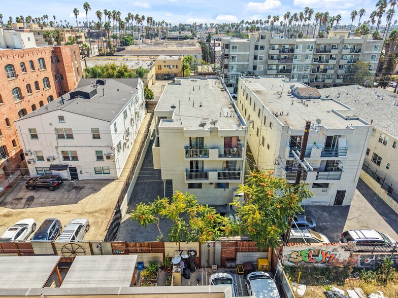 More Photos Of 2763 San Marino St, Los Angeles Apartments For Sale