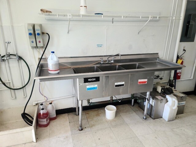 More Photos Of 40 Industry Rd, Marstons Mills Office For Sale