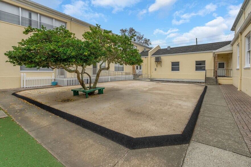 More Photos Of 411 Turner St, Clearwater Schools For Lease