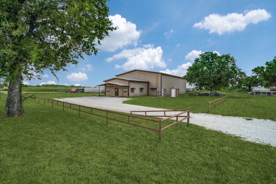 More Photos Of 9080 Ike Byrom Rd, Aubrey Warehouse For Lease