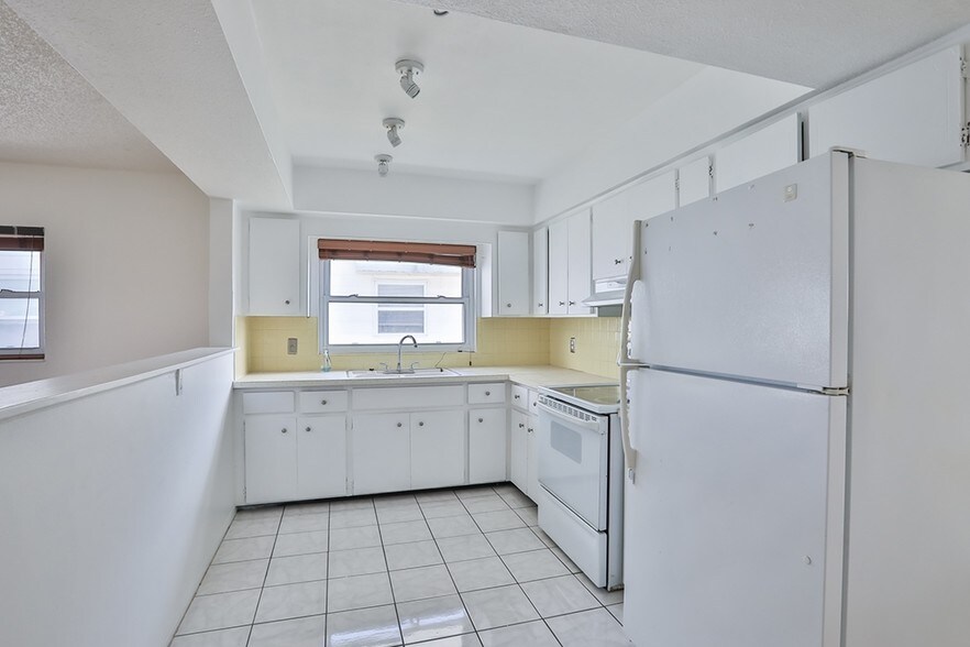 More Photos Of 515 129th Ave, Madeira Beach Apartments For Sale