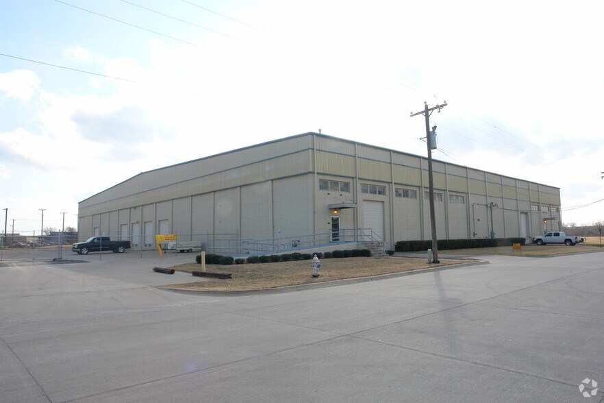 More Photos Of 7100-7108 Burns St, Richland Hills Warehouse For Lease